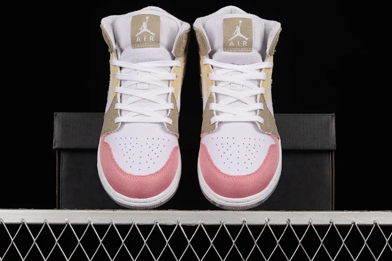 All categories Air Jordan Jordan series basketball shoes Air Jordan 1 Mid G version pure original Air Jordan 1 Mid AJ1 candy powder Zhongbang basketball shoes DJ0338-100